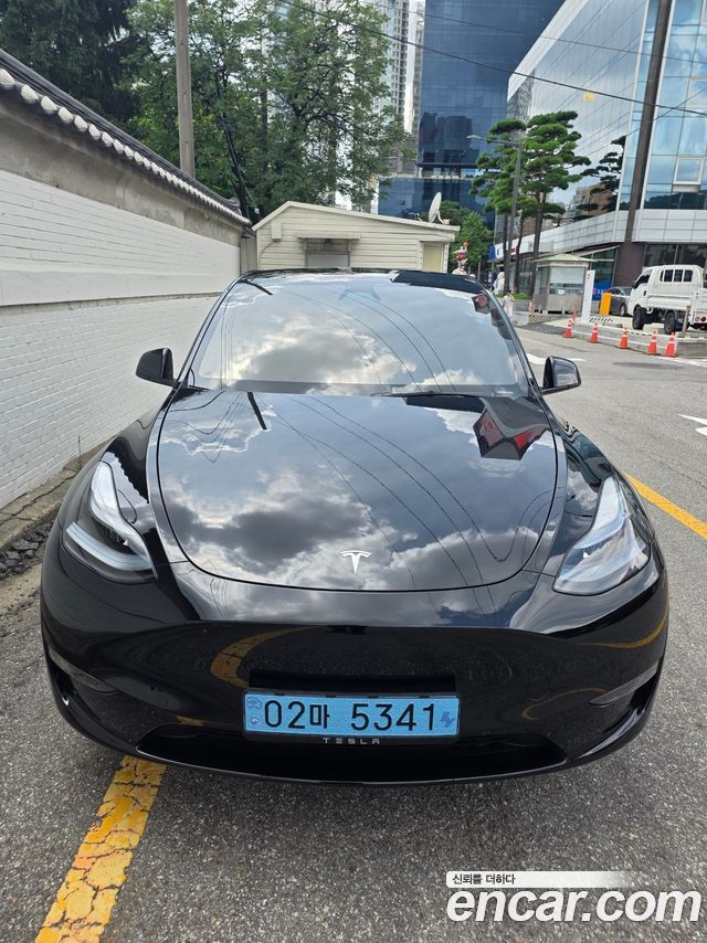 Tesla Model Y 2024