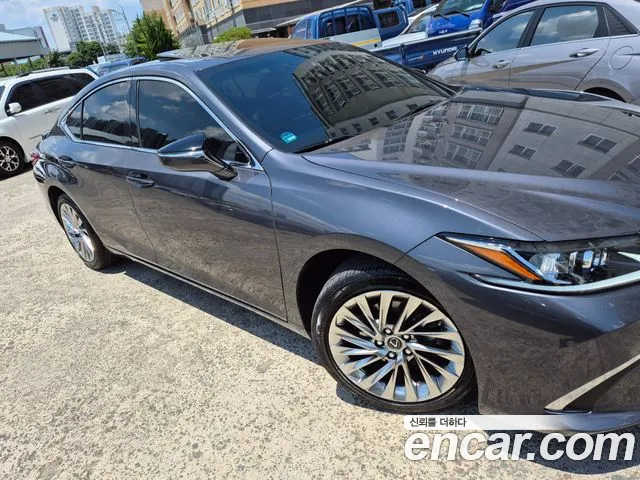 Lexus ES 2023