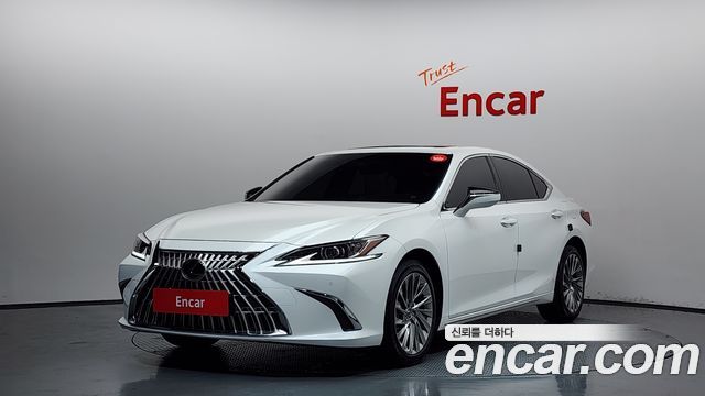 Lexus ES 2025