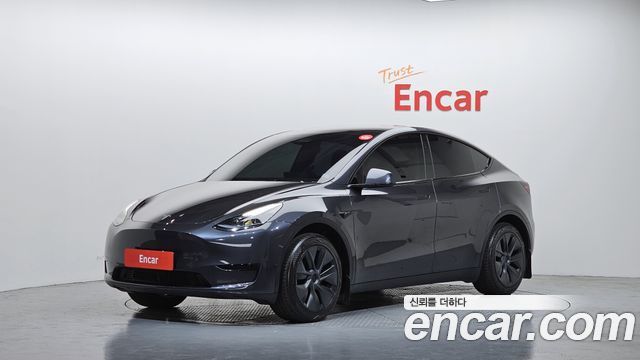 Tesla Model Y 2025