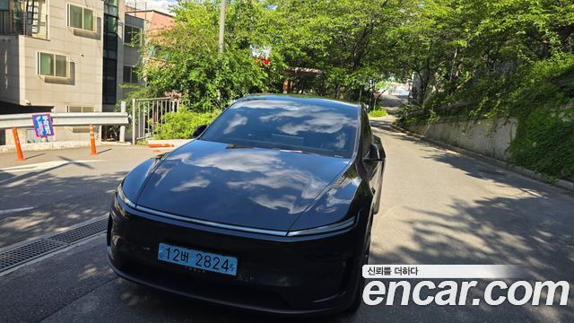 Tesla Model Y 2025