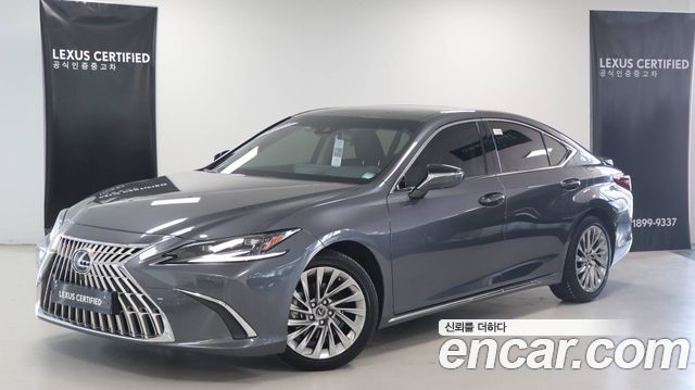 Lexus ES 2025