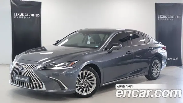 Lexus ES 2025