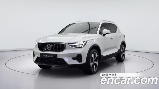 Volvo XC40 2025