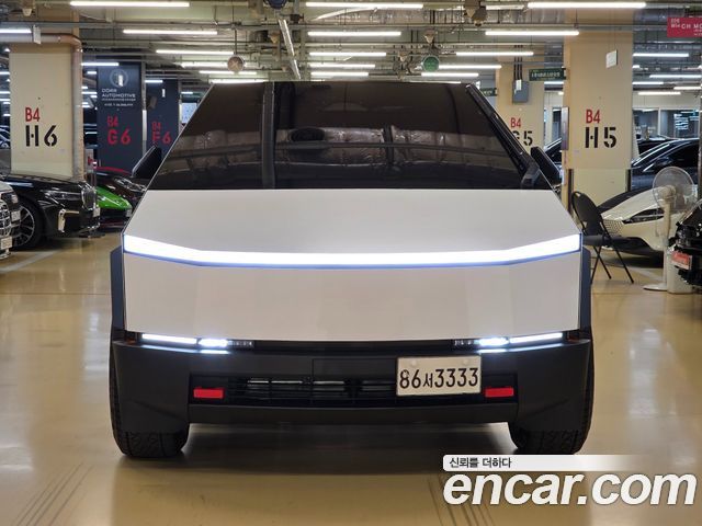 Tesla Cybertruck 2025