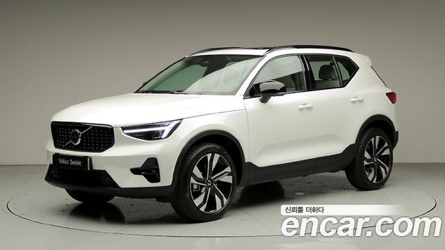 Volvo XC40 2025