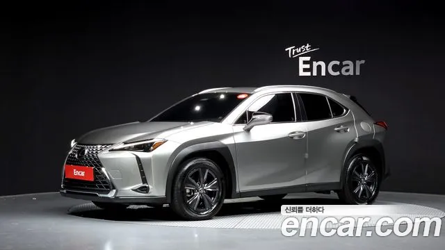 Lexus UX 2024