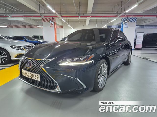 Lexus ES 2021