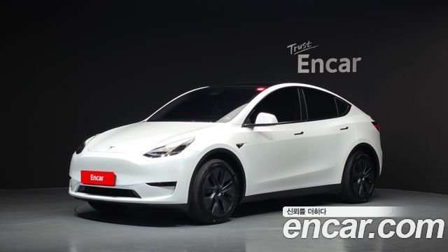 Tesla Model Y 2024