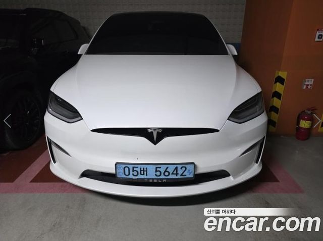 Tesla X 2023