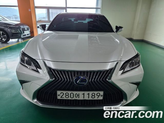 Lexus ES 2020