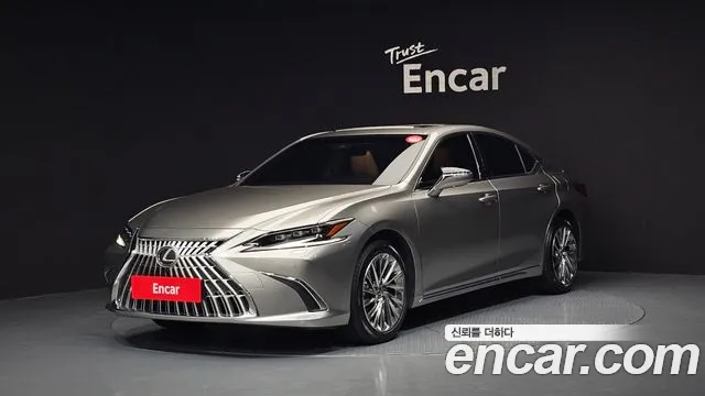 Lexus ES 2025