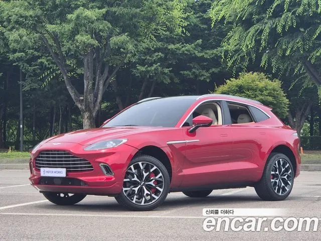 Aston Martin DBX 2022
