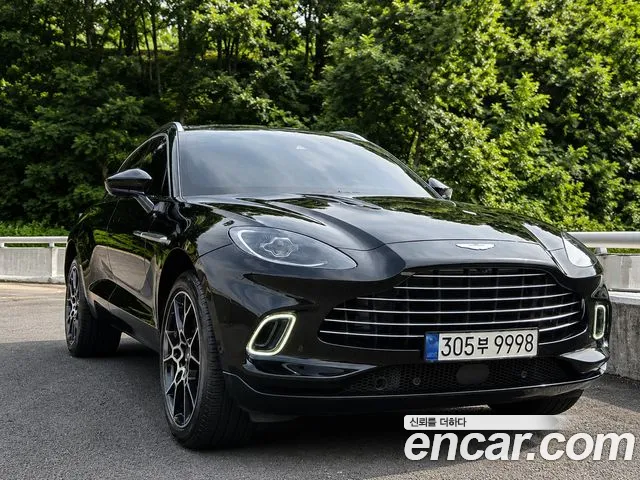 Aston Martin DBX 2023