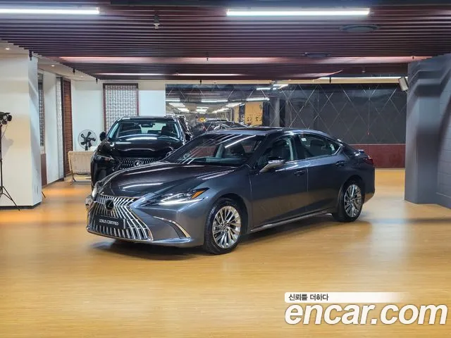 Lexus ES 2025