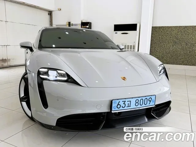 Porsche Taycan 2022