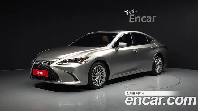 Lexus ES 2021