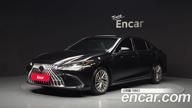 Lexus ES 2025