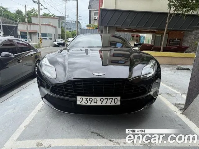 Aston Martin DB11 2017