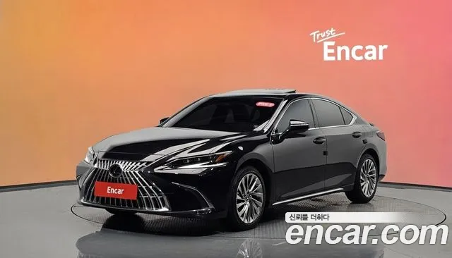 Lexus ES 2025