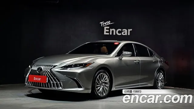 Lexus ES 2025
