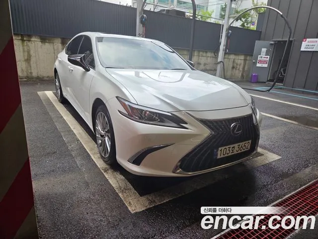 Lexus ES 2023