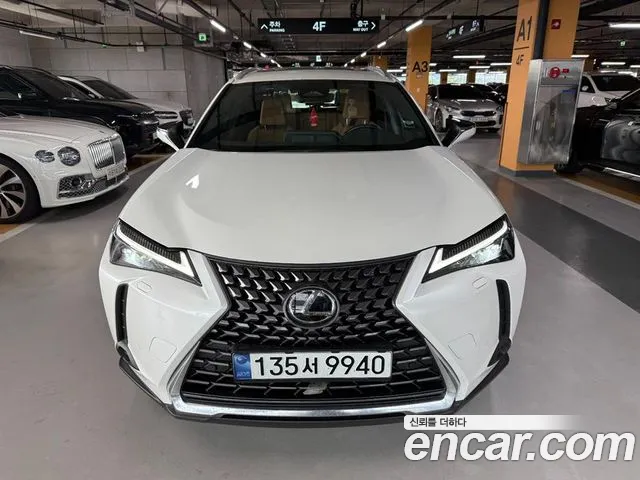 Lexus UX 2024