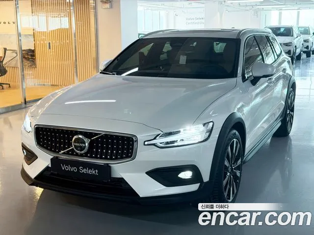 Volvo V60 2025