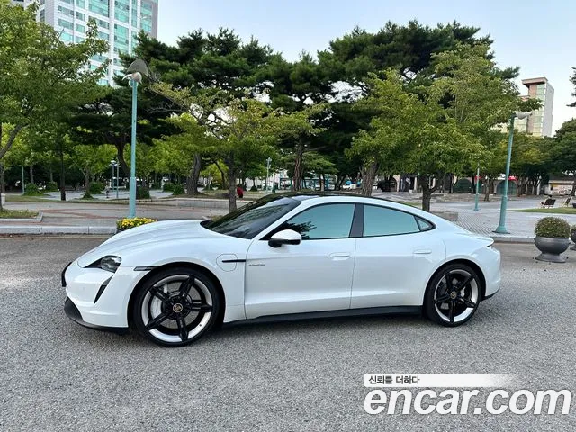 Porsche Taycan 2021