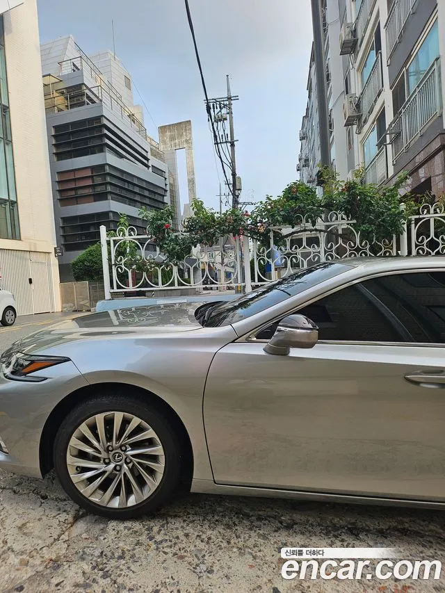 Lexus ES 2022