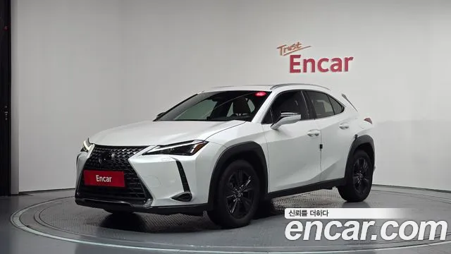 Lexus UX 2024