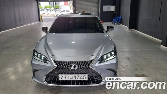 Lexus ES 2023