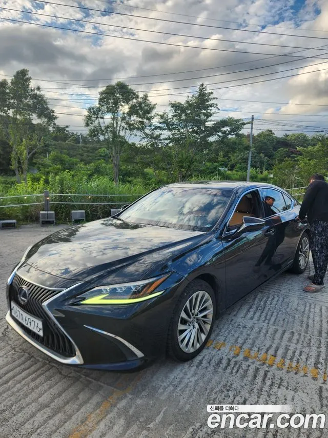 Lexus ES 2021