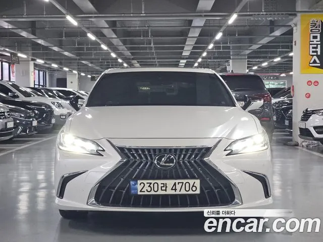 Lexus ES 2023
