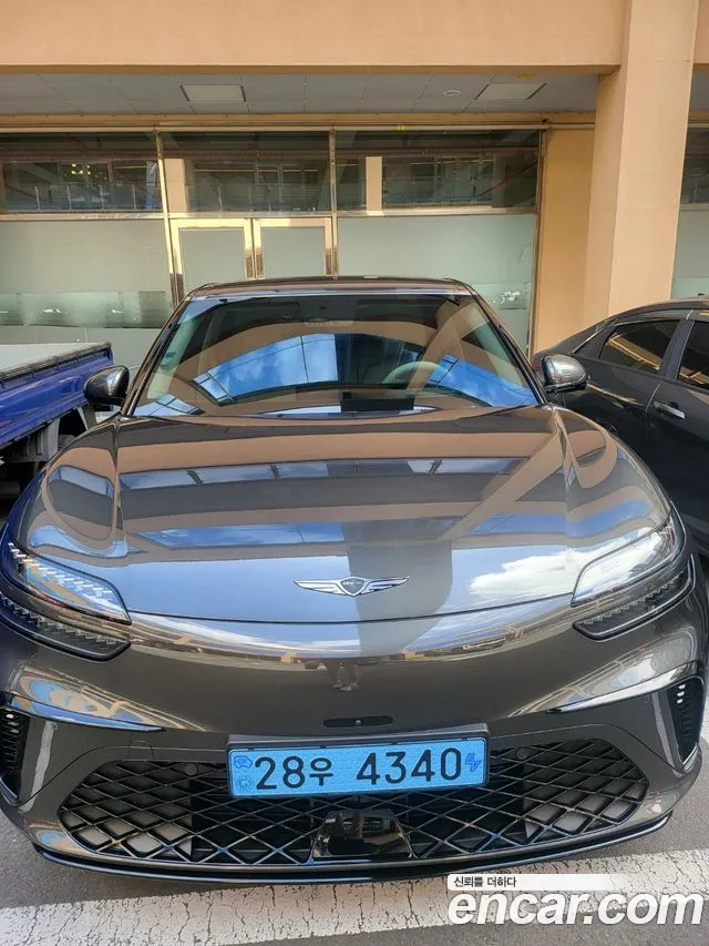 Genesis GV60 2025