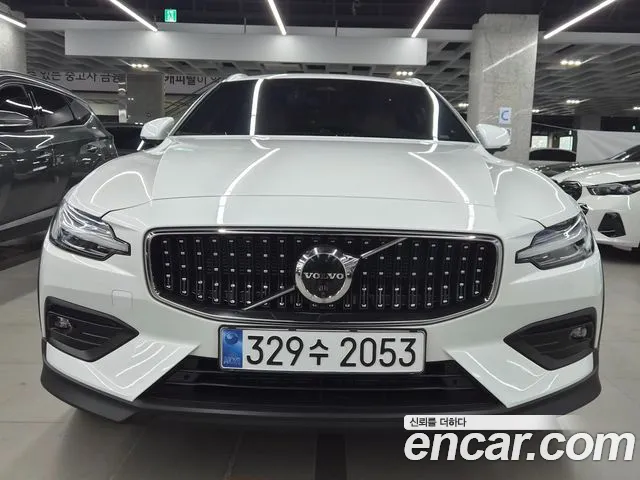 Volvo V60 2023