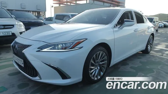 Lexus ES 2021