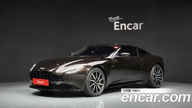 Aston Martin DB11 2020