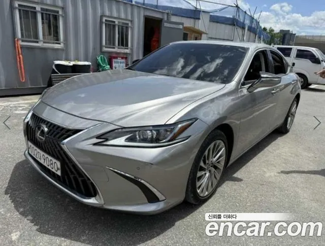 Lexus ES 2022