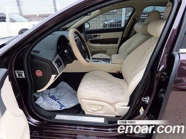 Jaguar XF 2013