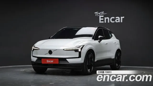 Volvo EX30 2024
