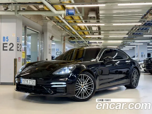 Porsche Panamera 2021