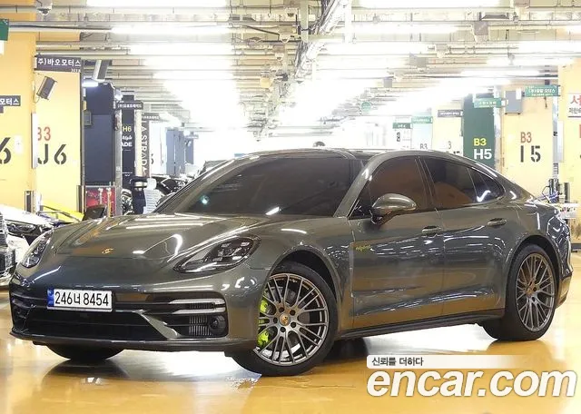 Porsche Panamera 2022