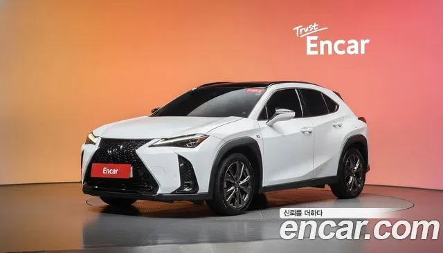 Lexus UX 2023