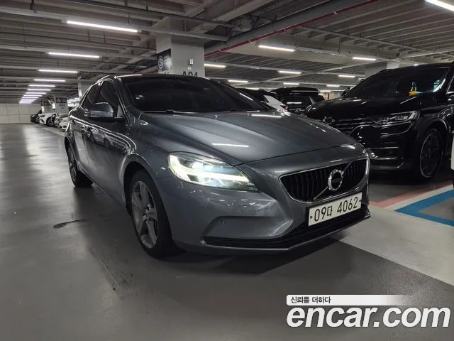 Volvo V40 2018