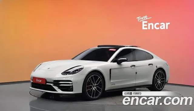 Porsche Panamera 2021