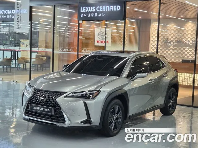 Lexus UX 2025