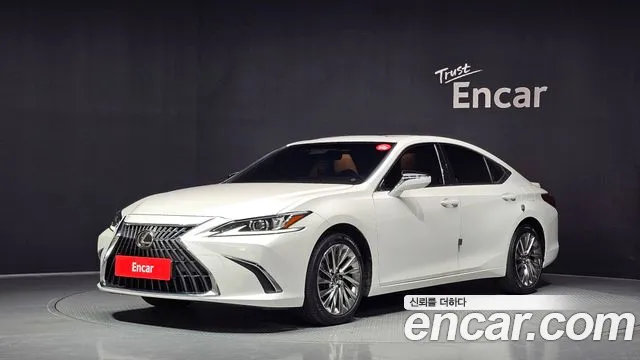 Lexus ES 2024