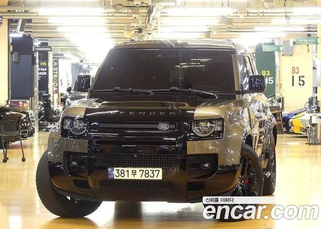 Land Rover Defender 2023