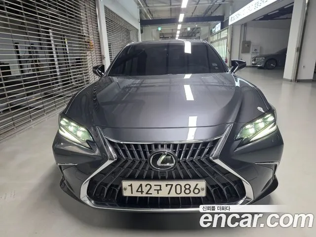 Lexus ES 2023